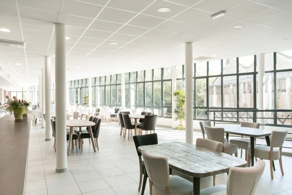 Restaurant Lumineux et Convivial de la Résidence Services Seniors Stella Les Berges de Seine à Troyes