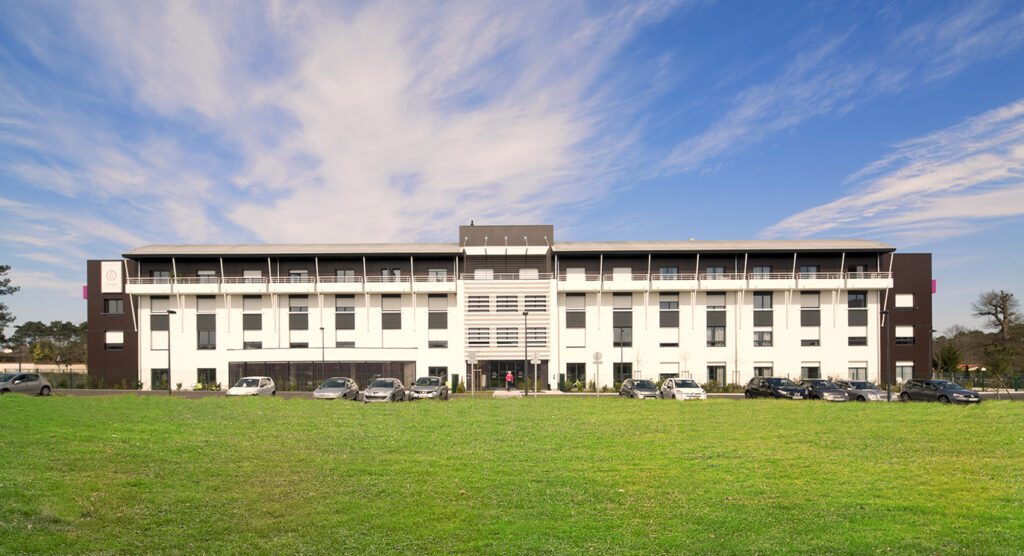 vue extérieure de la résidence seniors stella danaé bordeaux merignac