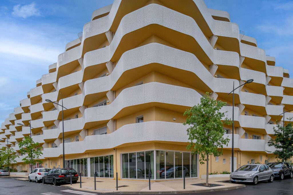 extérieur de la résidence services seniors Stella à La Seyne sur Mer à côté de Toulon