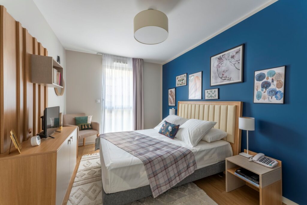 chambre d'un appartement de la résidence services seniors stella Le Carré Saint Pierre à Mâcon