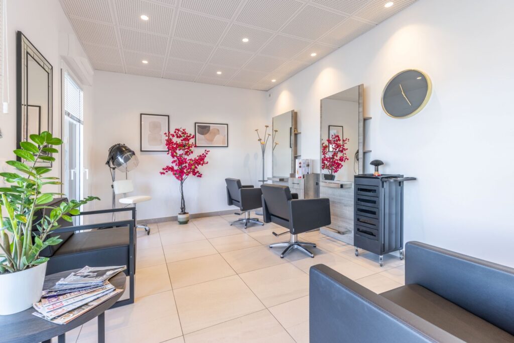 espace beauté coiffure de la résidence service seniors Stella Le Coeur des Maurettes à Villeneuve Loubet