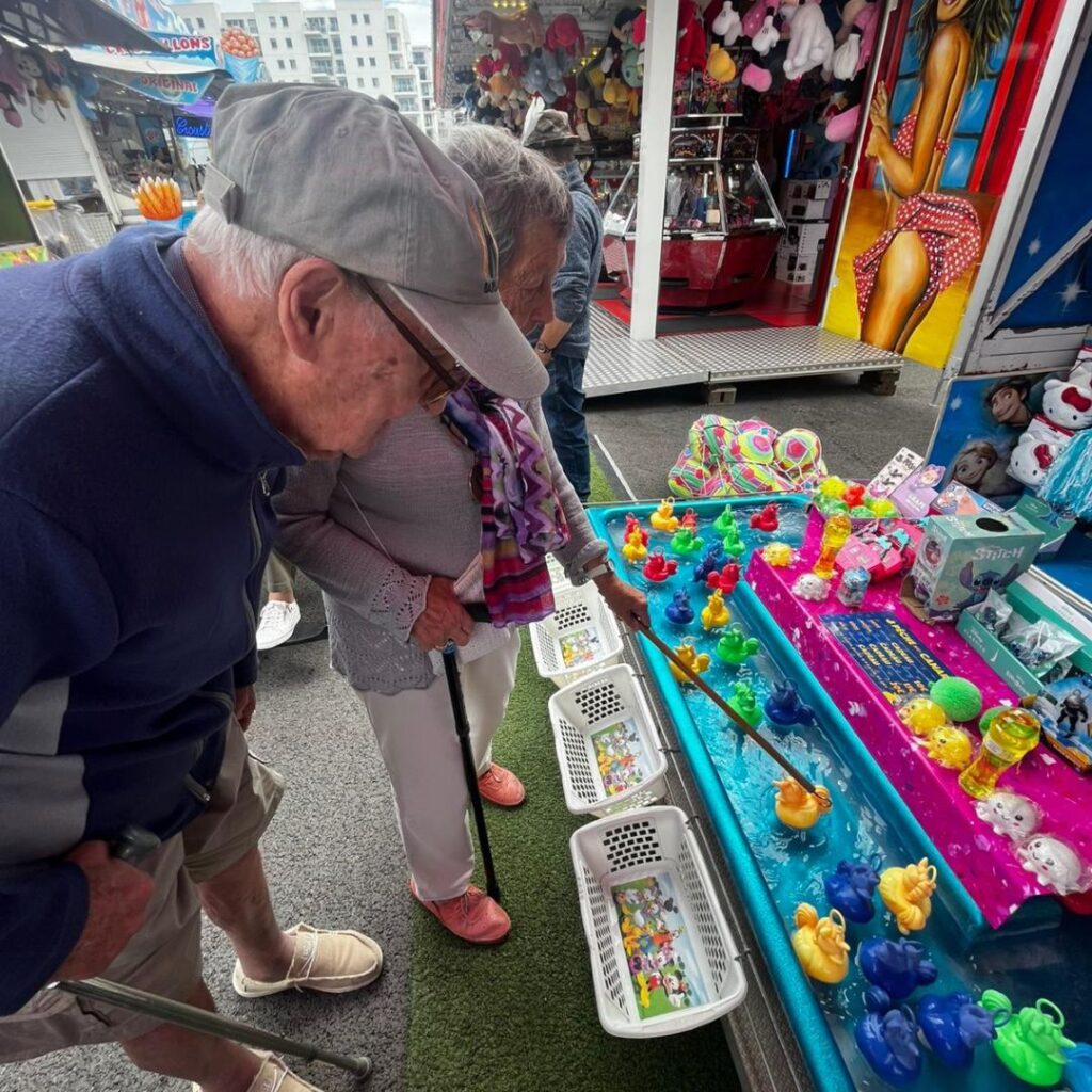 🎡 Notre résidence seniors en fête : La Rose des Vents à la fête foraine !
