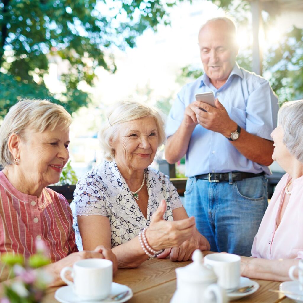 Comment impliquer sa famille dans le choix d’une résidence seniors ? 