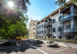 Parking à la résidence services seniors Stella à Manosque